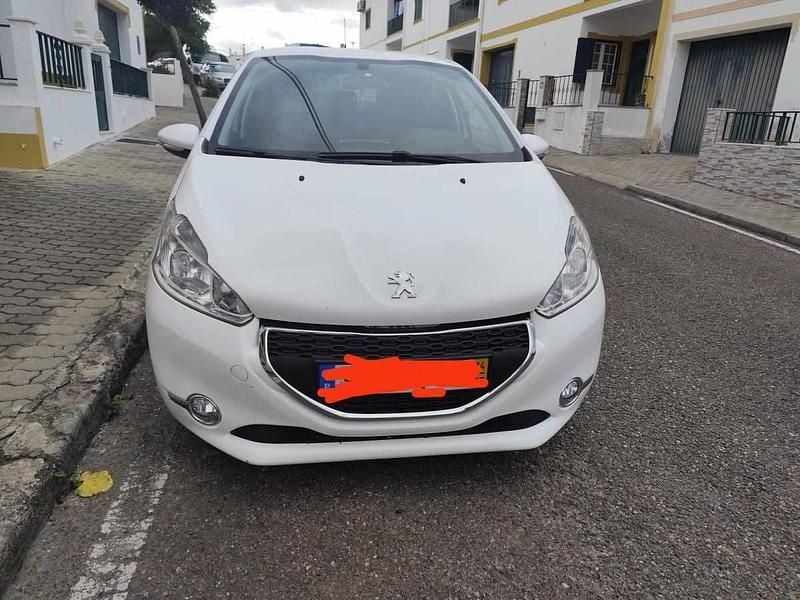Branco Usado 2014 Peugeot 208 Citadino | € 7.500 (Preço justo) - Imagem 1/4
