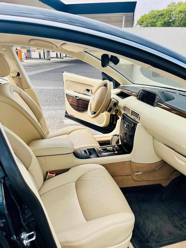 Cinzento Usado 2008 Citroën C6 Sedan | € 17.000 - Imagem 1/4