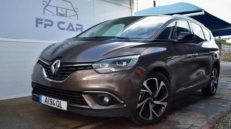 Usado Renault Grand Scénic IV 160 HP (117 kW) 2017 Outra Monovolume