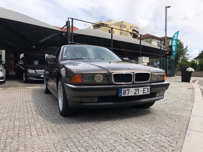Castanho Usado 1994 BMW 740 Sedan | € 13.950 - Imagem 1/4