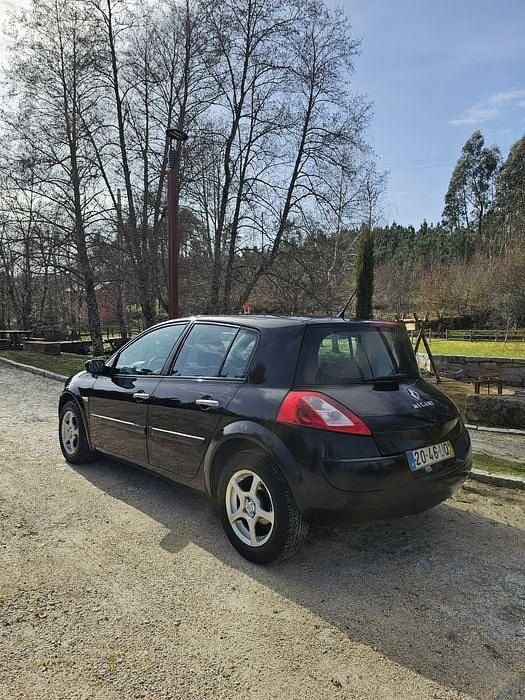 Usado Renault Mégane II 98 HP (72 kW) 2003 Preto Sedan