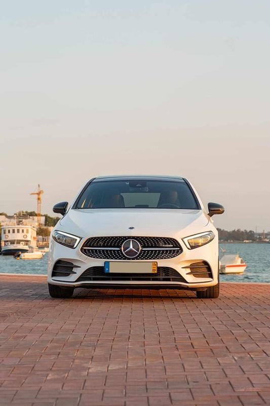 Branco Usado 2018 Mercedes A200 Citadino | € 28.000 (Caro) - Imagem 1/4