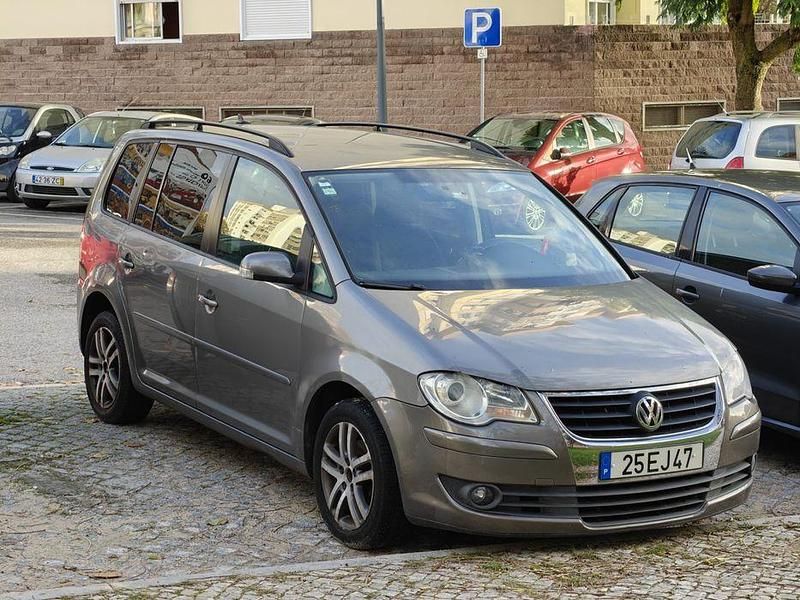 Usado 2007 VW Touran Monovolume | € 5.000 - Imagem 1/4