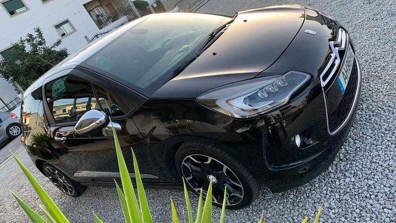 Usado Citroën DS3 Sport Chic 115 HP (84 kW) 2015 Preto Citadino