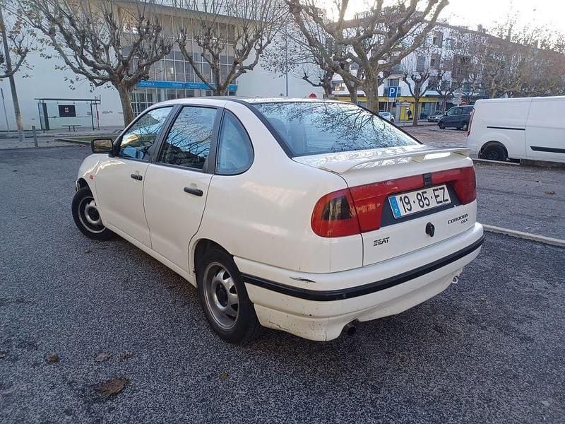 Usado 1995 Seat Cordoba Sedan | € 1.250 - Imagem 1/4