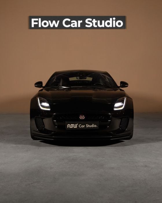 Usado Jaguar F-Type R-Dynamic 300 HP (220 kW) 2018 Preto Coupé