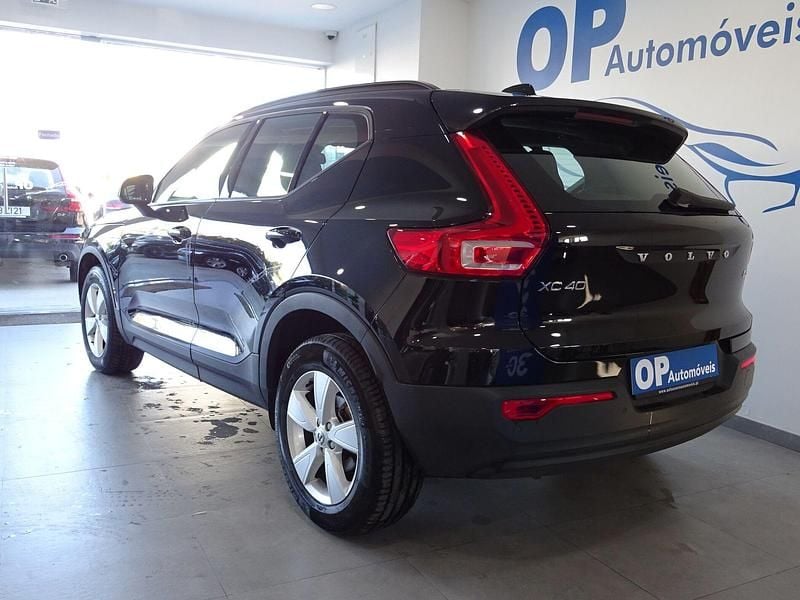 Usado Volvo XC40 Momentum 150 HP (110 kW) 2020 Preto SUV