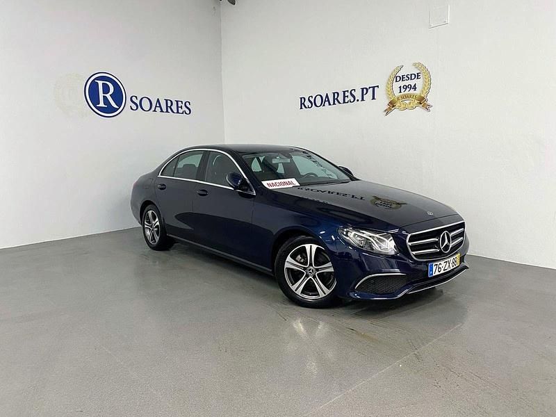 Azul Usado 2020 Mercedes E220 Avantgarde Carrinha | € 35.500 (Preço justo) - Imagem 1/4