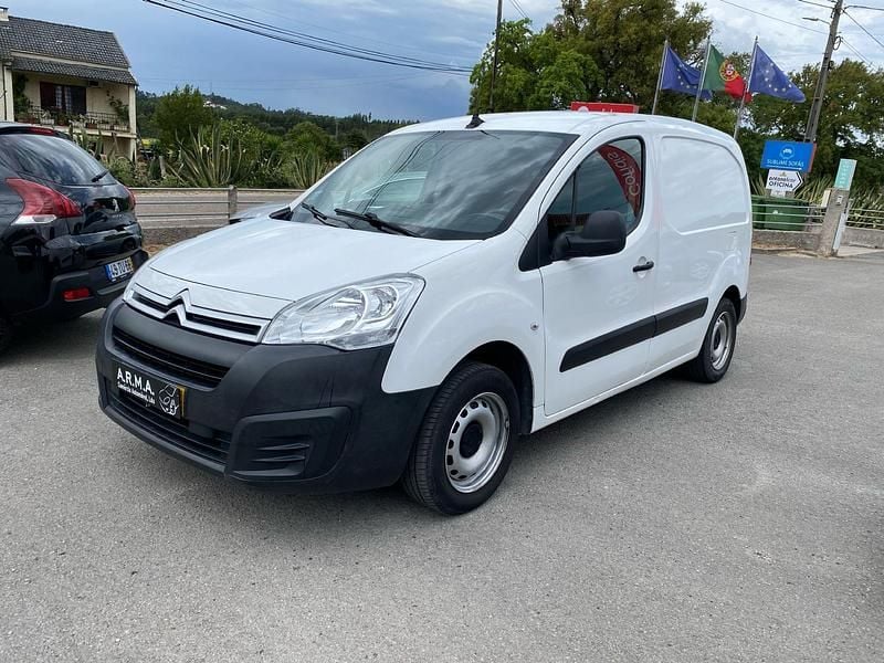 Branco Usado 2017 Citroën Berlingo Monovolume | € 11.990 (Preço elevado) - Imagem 1/4
