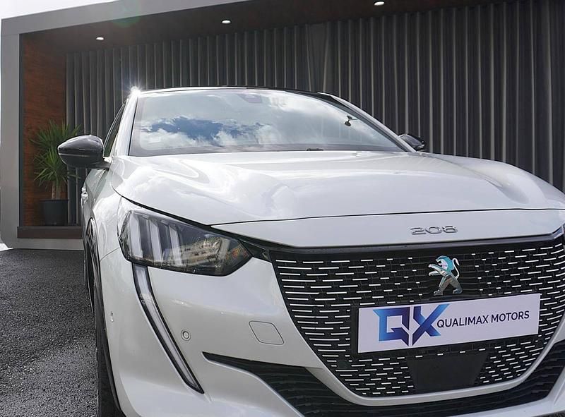 Usado Peugeot e-208 GT 100 kW (136 HP) 2020 Branco Citadino