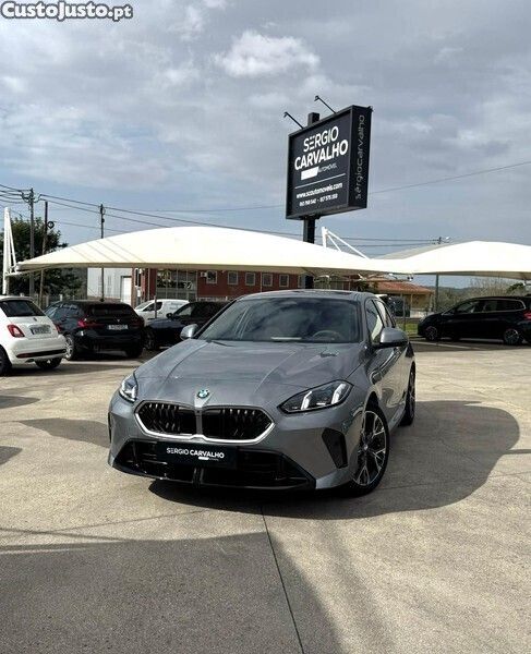 Cinza Usado 2024 BMW 120 Citadino | € 51.900 - Imagem 1/1