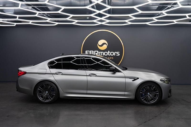 Usado BMW M5 600 HP (441 kW) 2018 Cinza Sedan