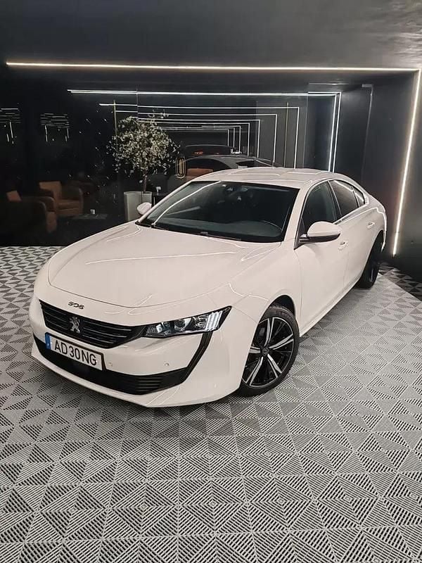 Usado Peugeot 508 Allure 130 HP (95 kW) 2020 Branco pérola Sedan