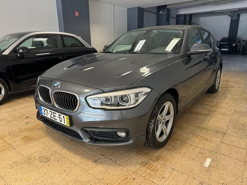 Cinza Usado 2019 BMW 116 Citadino | € 13.990 - Imagem 1/4