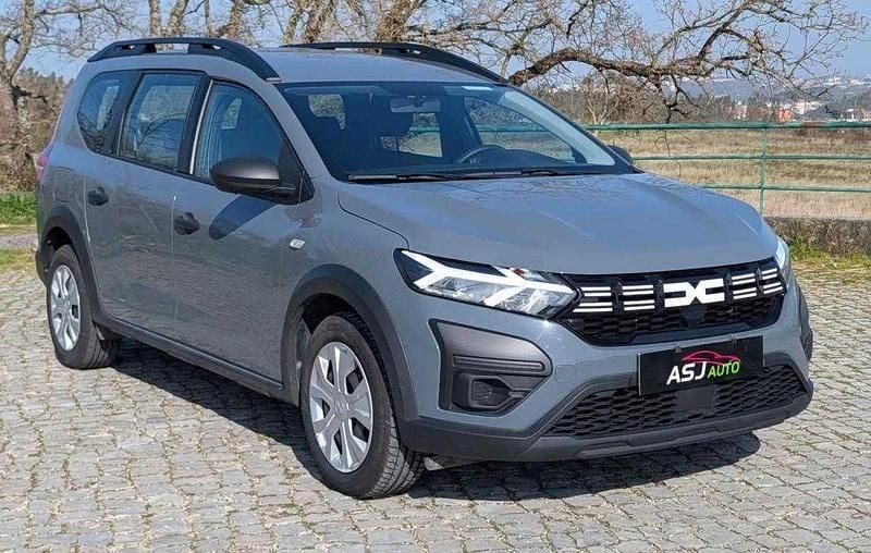 Usado Dacia Jogger Essentiel 110 HP (80 kW) 2023 Cinza Monovolume
