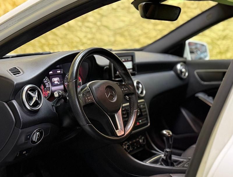 Usado Mercedes A180 Urban 109 HP (80 kW) 2014 Branco