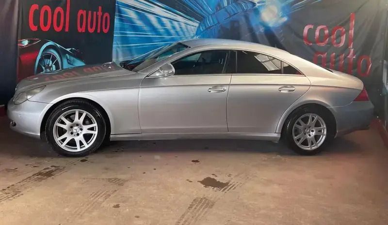 Usado Mercedes CLS320 224 HP (164 kW) 2005 Cinza prata Sedan