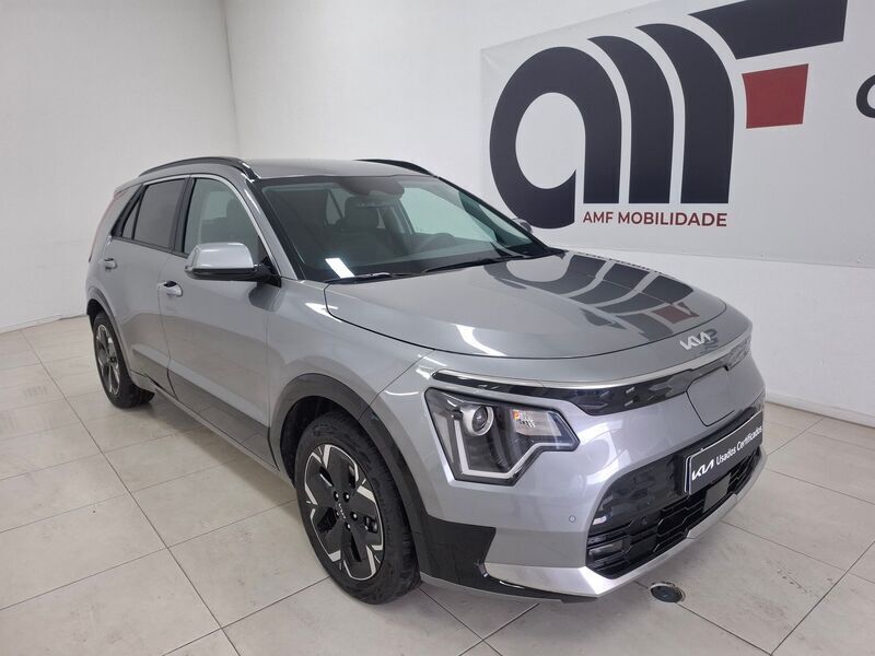Cinza Usado 2024 Kia e-Niro SUV | € 36.250 (Preço elevado) - Imagem 1/4