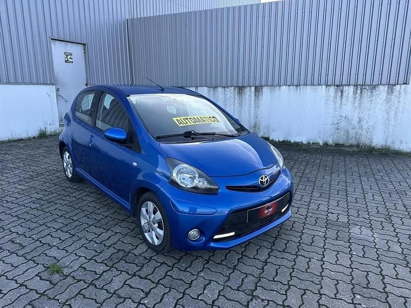 Usado Toyota Aygo Style 68 HP (50 kW) 2013 Azul Citadino
