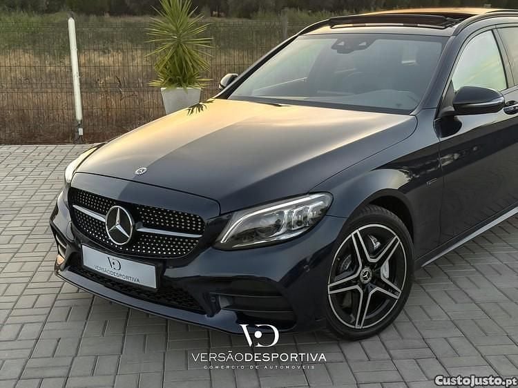 Azul Usado 2021 Mercedes C300e AMG Carrinha | € 33.950 (Preço justo) - Imagem 1/1