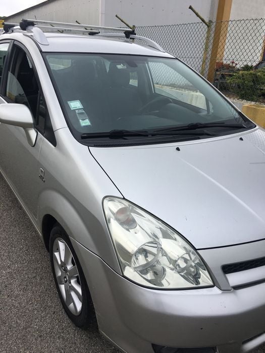 Usado 2005 Toyota Corolla Verso Monovolume | € 4.999 - Imagem 1/4
