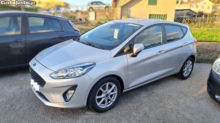 Usado Ford Fiesta Active 85 HP (62 kW) 2018 Cinza Citadino