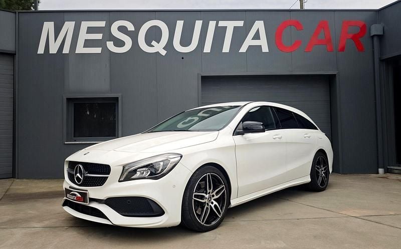 Branco Usado 2019 Mercedes CLA220 AMG line Sedan | € 26.900 - Imagem 1/4