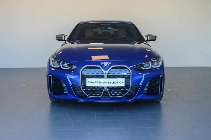Usado BMW i4 400 kW (544 HP) 2023 Azul Sedan