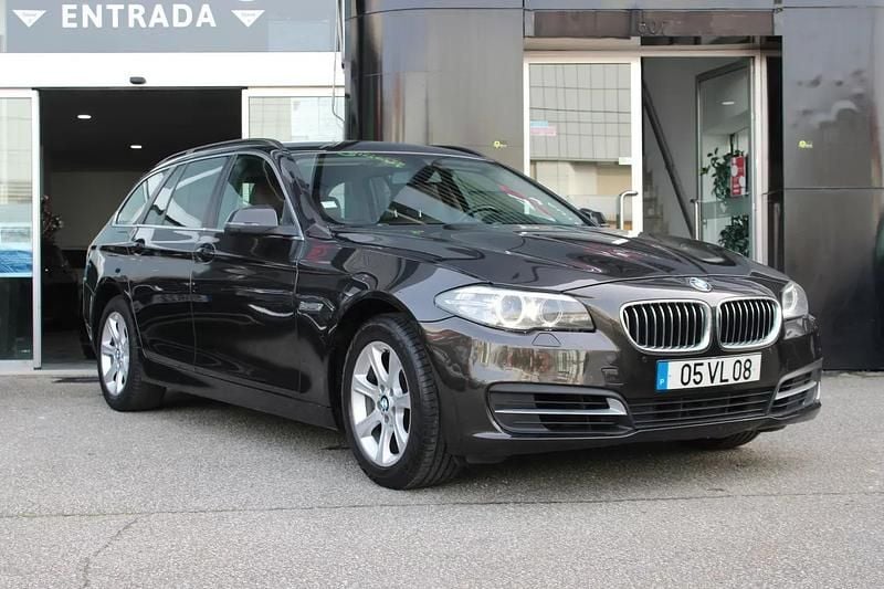 Usado BMW 518 Luxury Line 143 HP (105 kW) 2014 Cinza escuro Carrinha