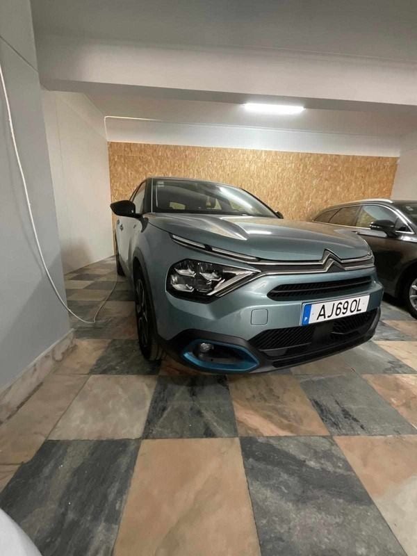 Usado Citroën e-C4 Feel 100 kW (136 HP) 2021 Azul escuro Sedan