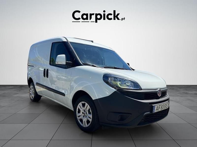 Usado Fiat Doblò Easy 95 HP (69 kW) 2021 Branco Monovolume