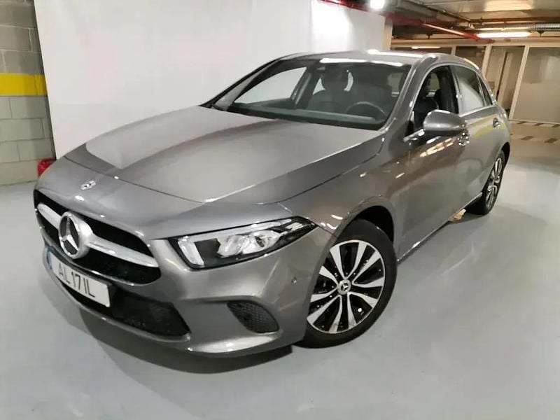 Cinza Usado 2021 Mercedes A250 Style Citadino | € 27.990 (Preço justo) - Imagem 1/4