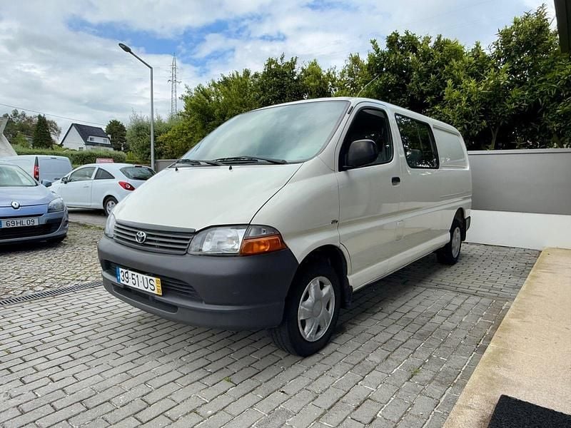 Usado Toyota HiAce 102 HP (75 kW) 2003 Branco Van