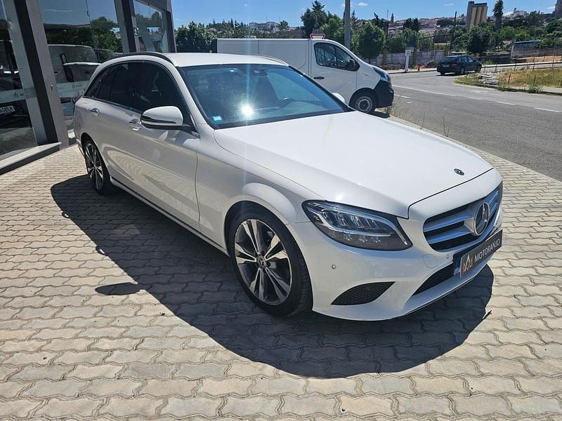 Usado Mercedes C220 Avantgarde 194 HP (142 kW) 2018 Branco Carrinha