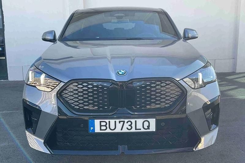 Cinzento Usado 2025 BMW iX2 Comfort Edition SUV | € 57.800 - Imagem 1/4