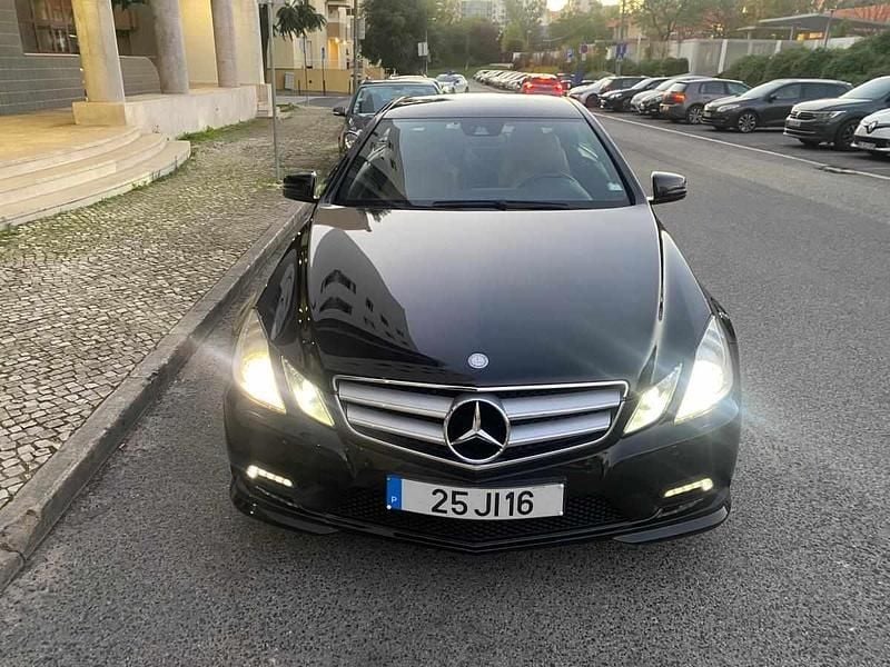 Preto Usado 2010 Mercedes E250 Coupé | € 14.990 - Imagem 1/4