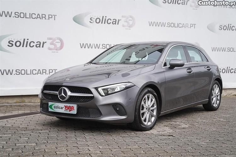 Cinza Usado 2020 Mercedes A180 Progressive Citadino | € 27.500 (Preço justo) - Imagem 1/1