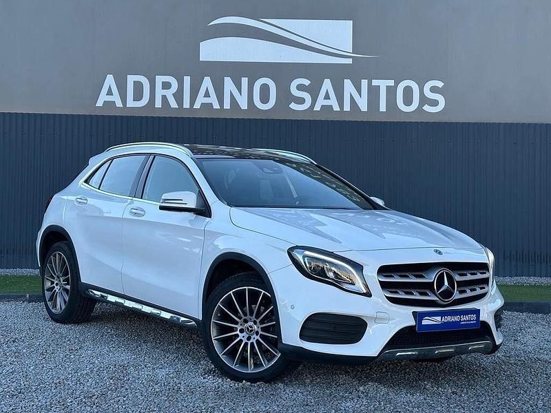 Branco Usado 2018 Mercedes GLA200 AMG line SUV | € 28.900 (Caro) - Imagem 1/4