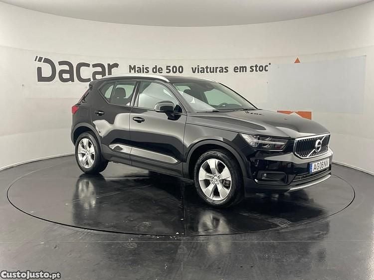 Preto Usado 2021 Volvo XC40 Momentum SUV | € 25.899 (Preço justo) - Imagem 1/1