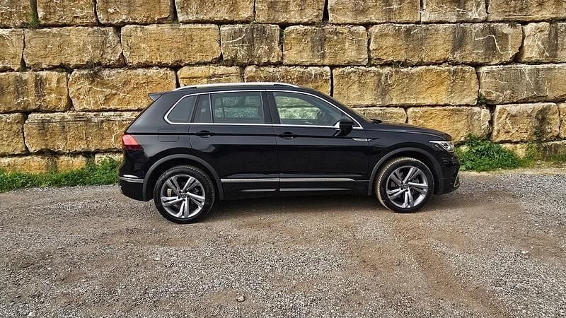 Usado VW Tiguan R-line 245 HP (180 kW) 2023 Preto SUV