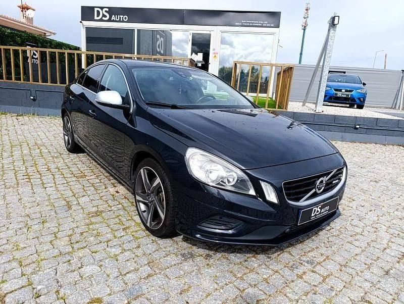 Cinzento Usado 2013 Volvo S60 Sedan | € 11.750 - Imagem 1/4