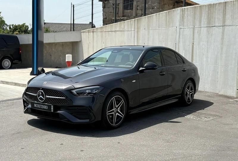 Cinza Novo 2025 Mercedes C300 AMG line Sedan | € 63.500 - Imagem 1/4