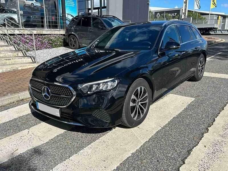 Preto Usado 2024 Mercedes 220 | € 57.300 (Preço justo) - Imagem 1/4