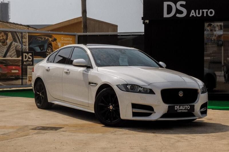 Branco Usado 2017 Jaguar XF R-Sport Sedan | € 24.490 - Imagem 1/4