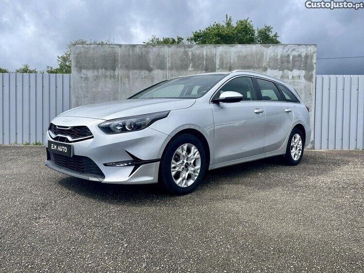 Usado Kia Ceed Sportswagon 120 HP (88 kW) 2023 Cinza Carrinha