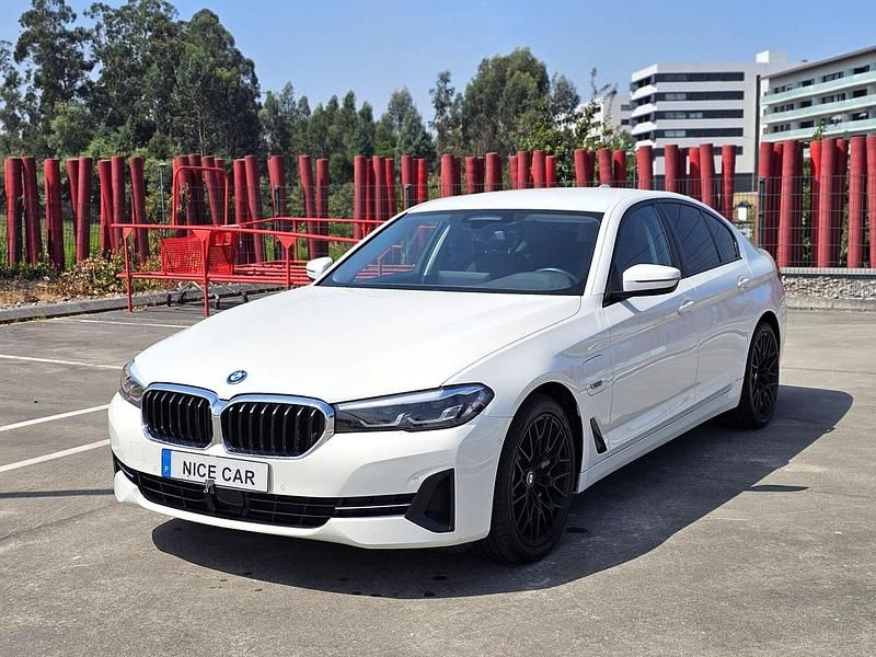 Branco Usado 2022 BMW 530 Sport Line Coupé | € 39.990 - Imagem 1/4