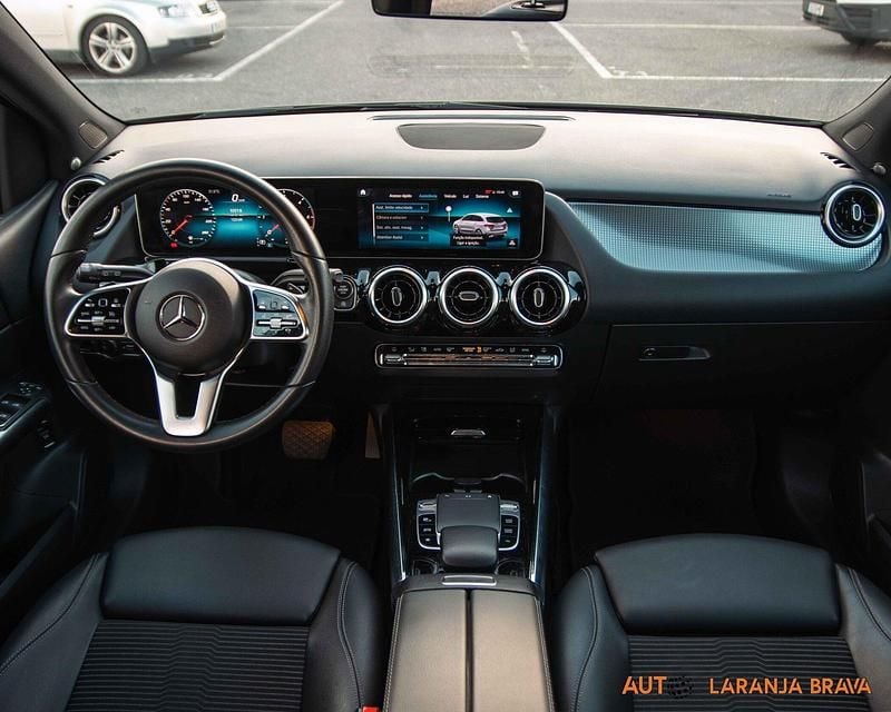 Usado Mercedes B180 Style 116 HP (85 kW) 2020 Preto Monovolume