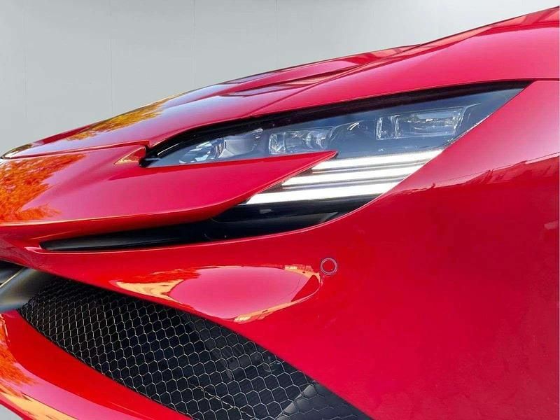 Vermelho Usado 2022 Ferrari SF90 Coupé | € 499.000 - Imagem 1/4