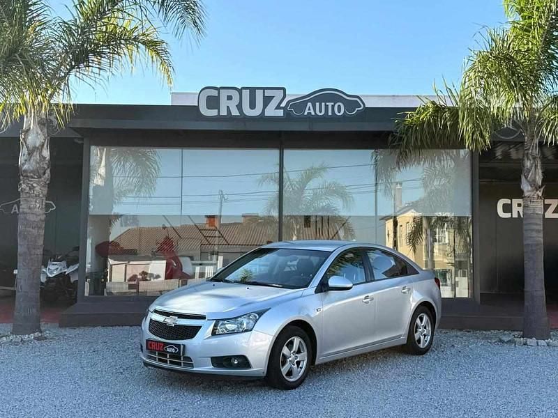 Cinzento Usado 2011 Chevrolet Cruze | € 4.999 - Imagem 1/4
