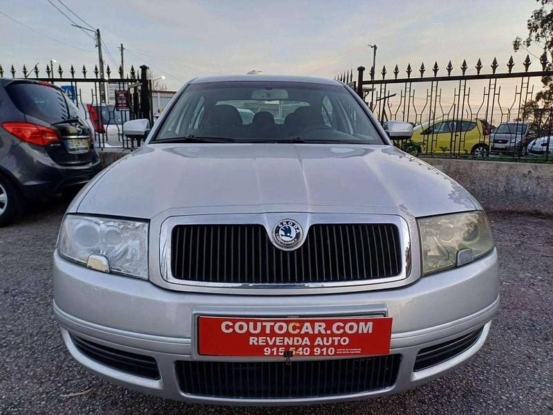 Usado Skoda Superb 130 HP (95 kW) 2004 Cinzento Sedan